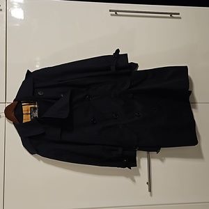 Burberry rain coat Navy Blue. Size M